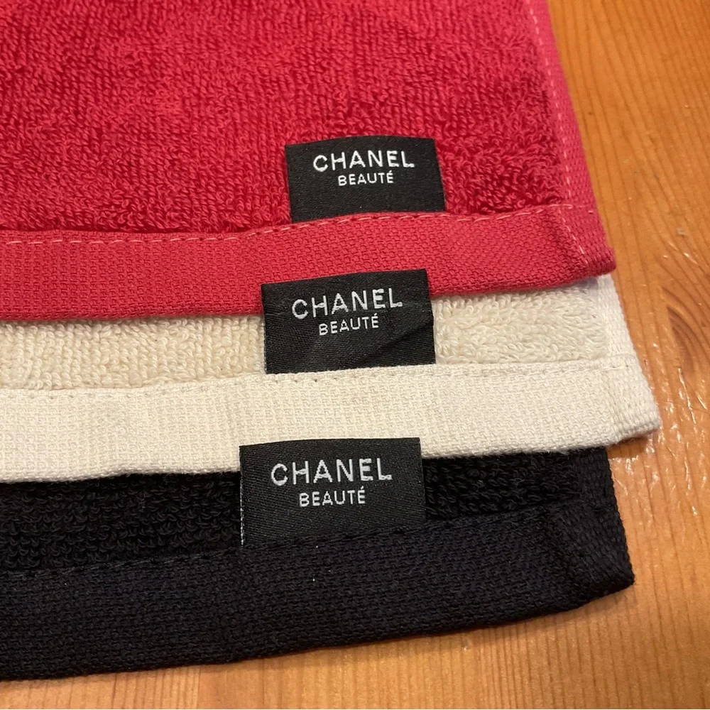 CHANEL FACE TOWEL TRIO NEW RED BLACK IVORY LA COLLECTION BEAUTÉ GWP COTTON